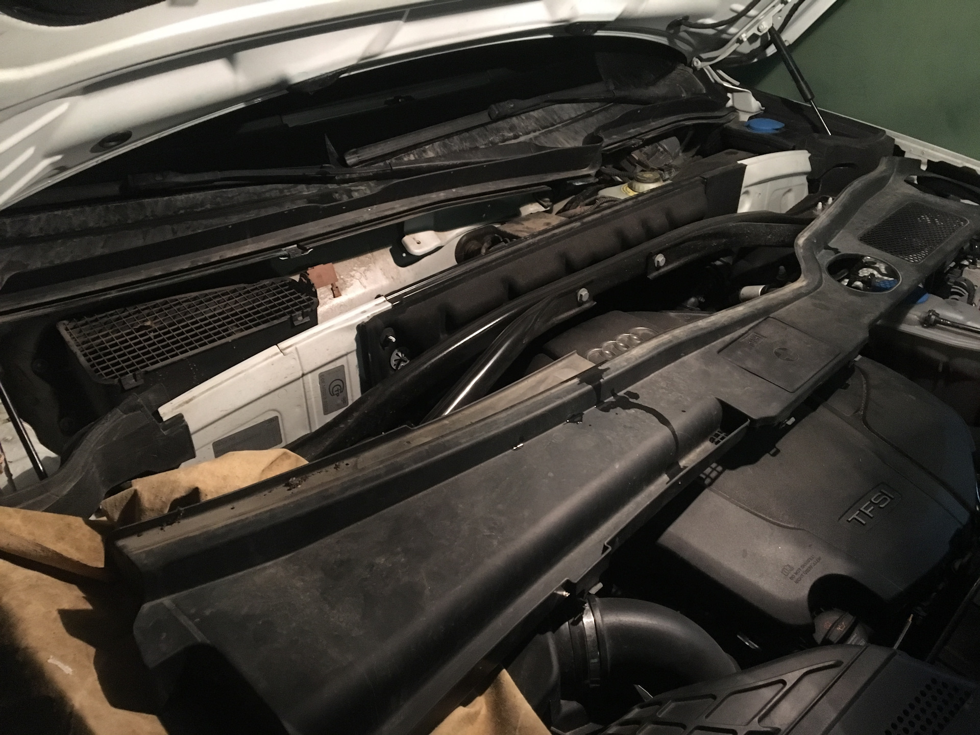 Жабо AUDI Q8 4M8819401 купить Б/У id137522