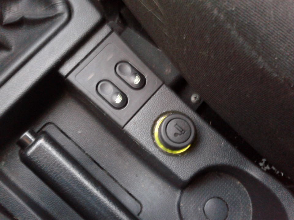 Замена прикуривателя — Lada Приора хэтчбек, 1,6 л, 2011 года | своими ...