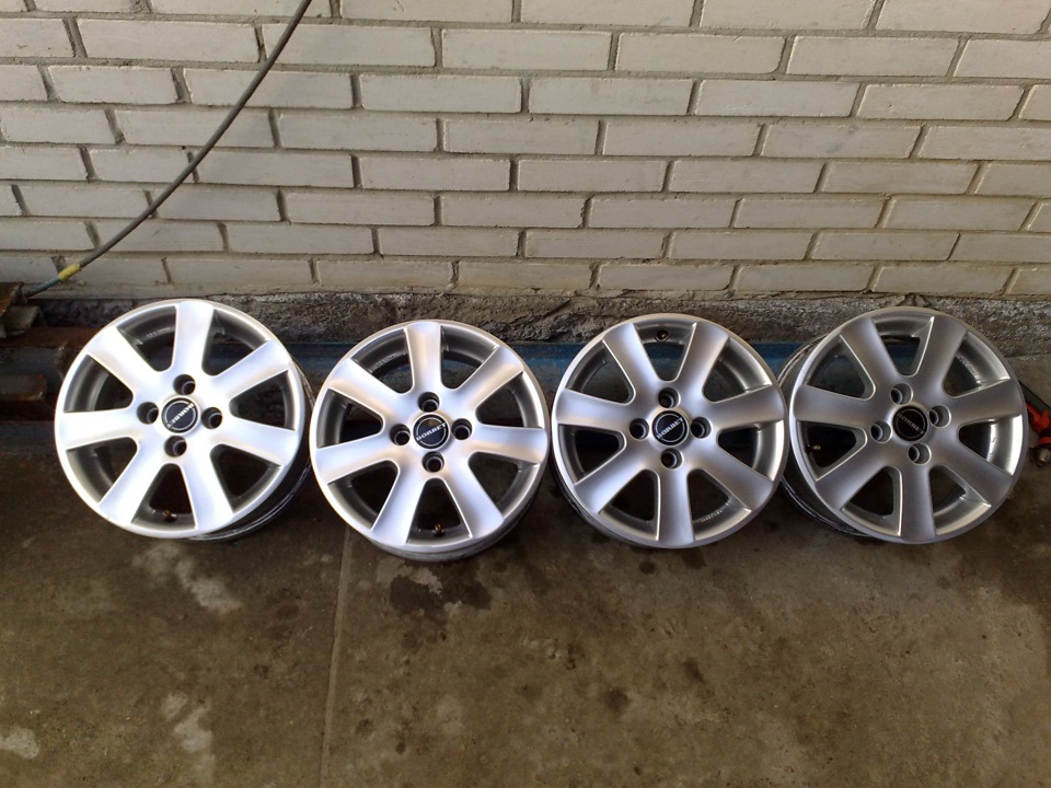 Диски BORBET CA r14 4x98 ET35 6J — Lada Приора хэтчбек, 1,6 л, 2008 ...