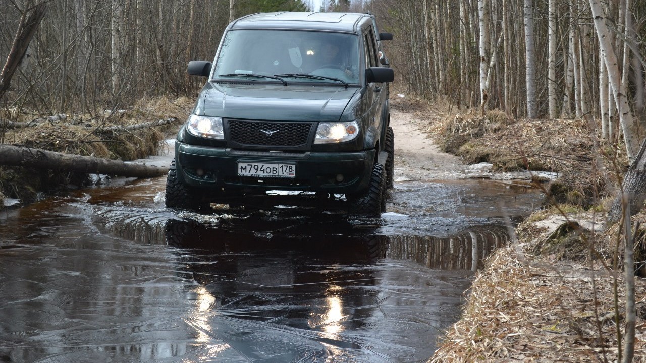 Автомат на бездорожье. УАЗ Патриот для бездорожья. УАЗ Патриот по бездорожью видео. УАЗ Патриот дождь. Патриоты на бездорожье Карелии.