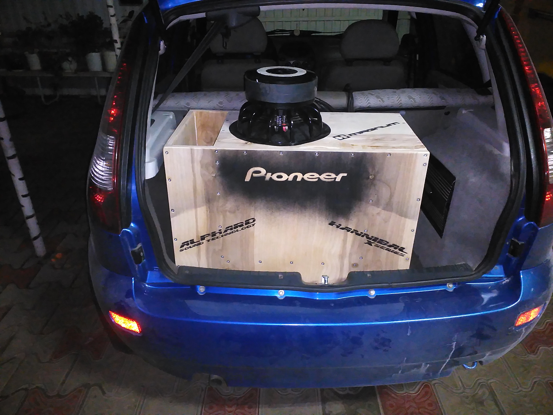 Nude move large portable universal bluetooth speaker, greygreen