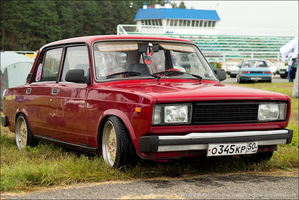 Lada 2105 stance