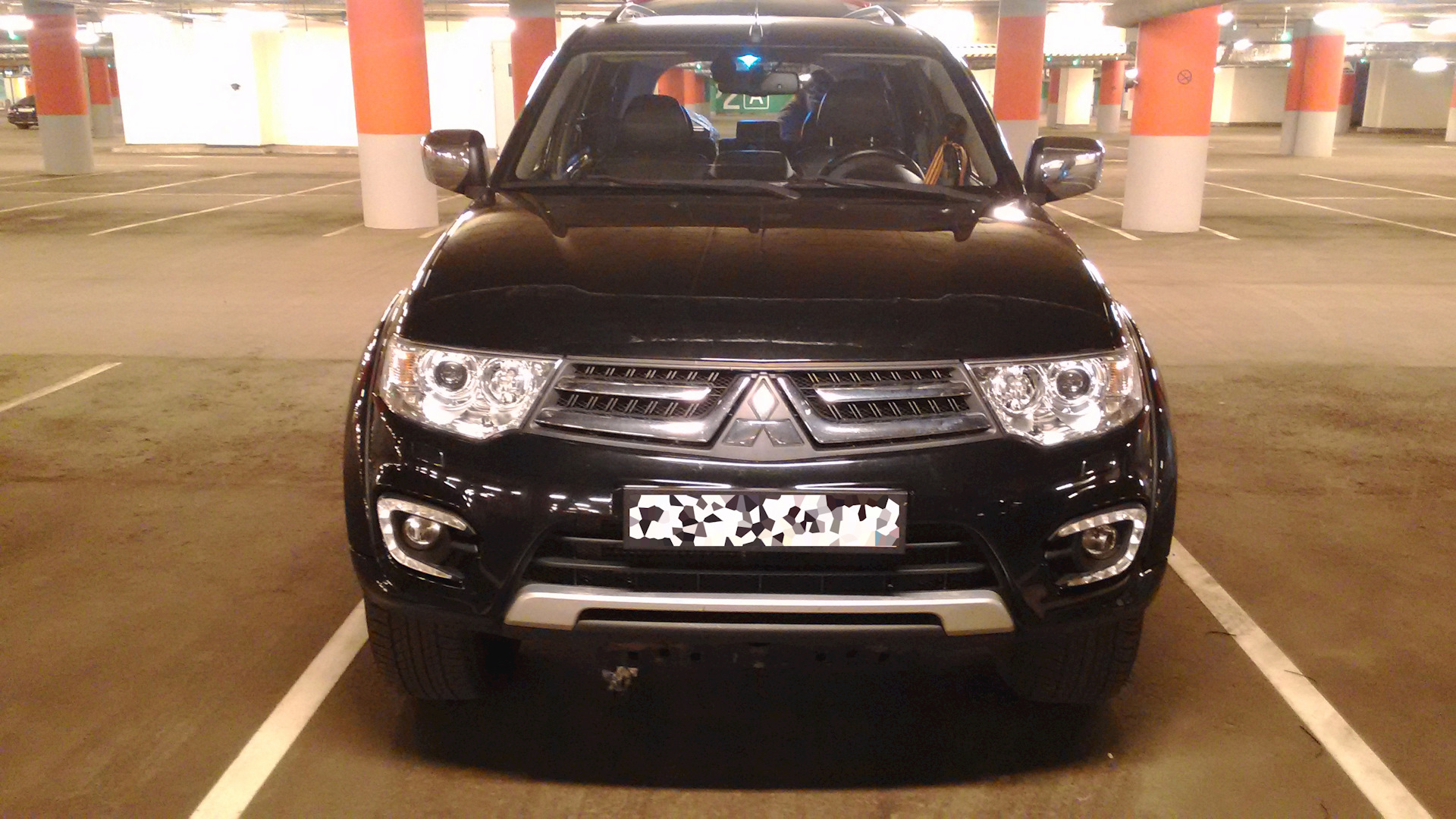 Паджеро спорт ходовые огни. ДХО на Мицубиси Паджеро спорт 2012 года. Ходовые огни на Паджеро спорт 2 2012года. Дневные ходовые огни на Митсубиси Паджеро спорт 1 поколения. ДХО Мицубиси Паджеро спорт 2010 своими руками.