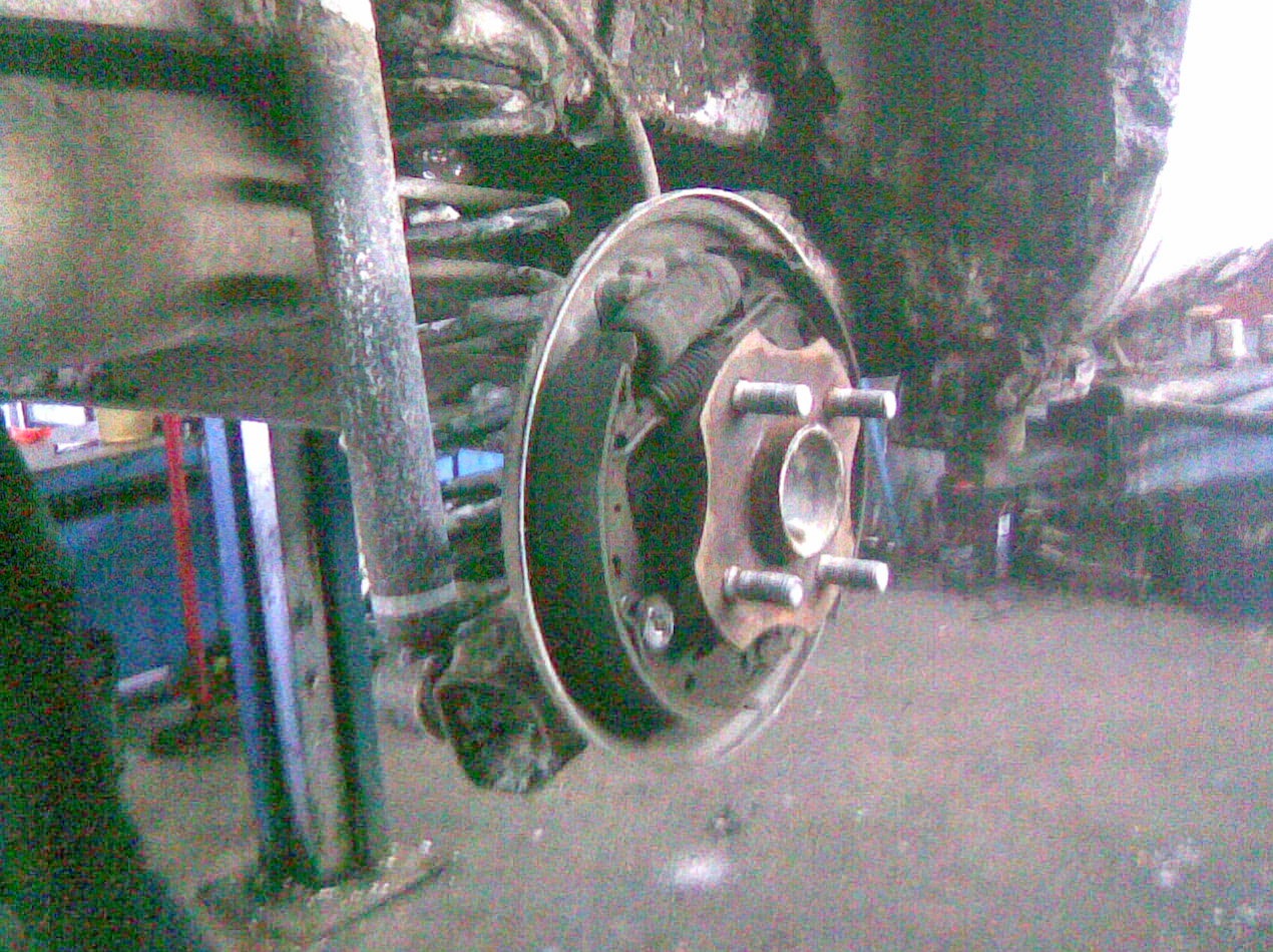 Replacing the belt and rear pads - Toyota Yaris 10L 2000
