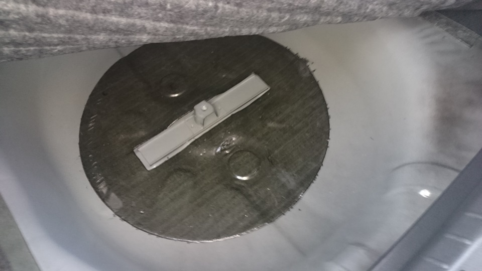 Шумка запаски и домкрат — Lada Гранта лифтбек, 1,6 л, 2015 года ...