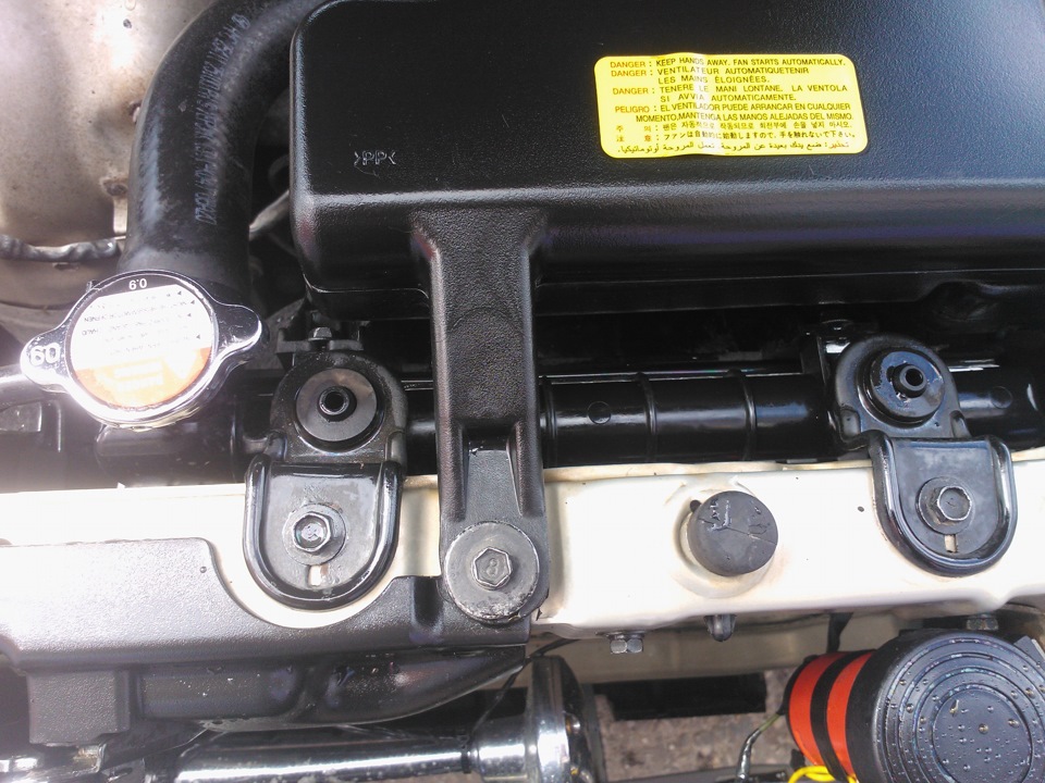 Течь в радиаторе, замена, и банька подкапотного пространства ...