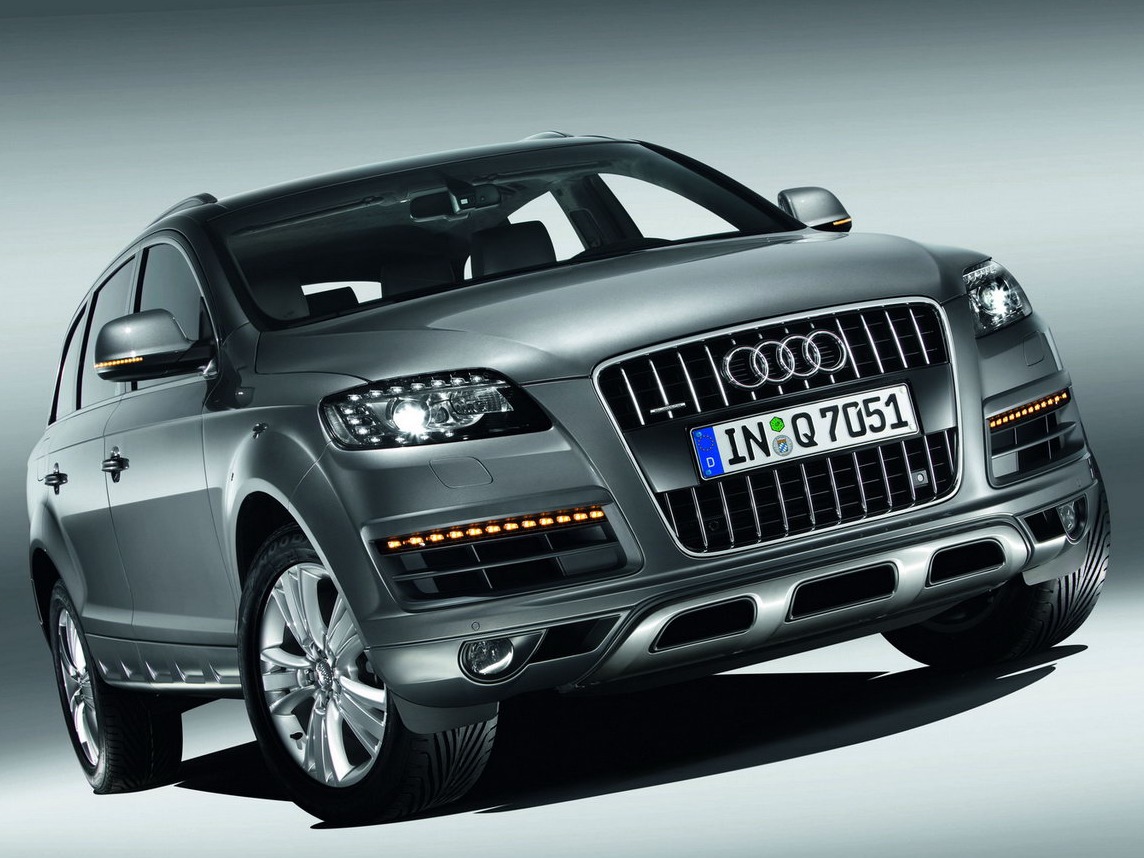 Машина audi q7 фото