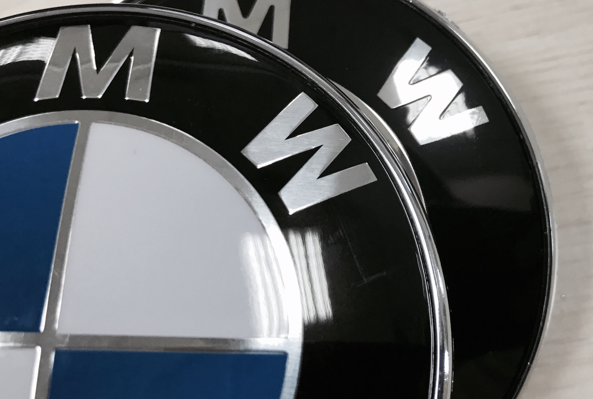Юбилейный значок бмв. BMW значок оригинал. Значок BMW вектор. Раскраска значок БМВ М.