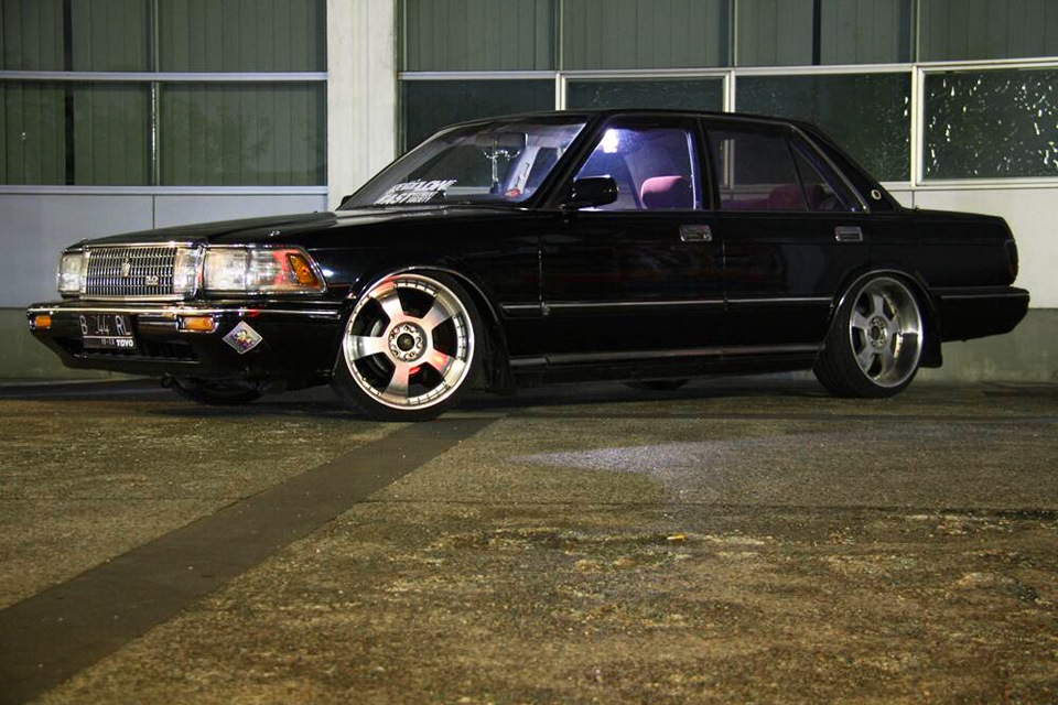 Shakotan Toyota Crown s130