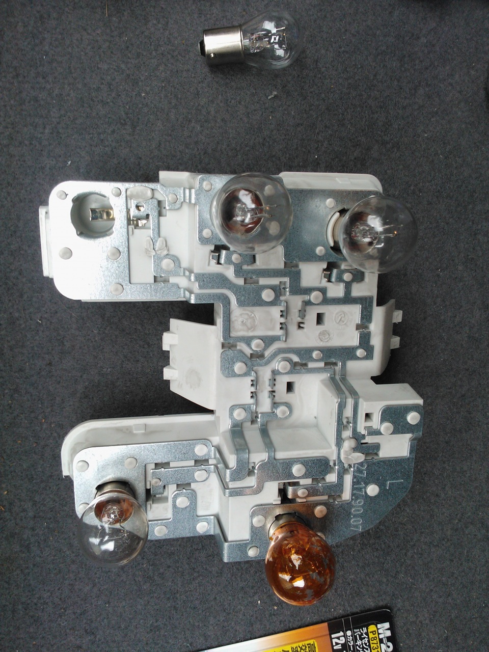 Хотел поменять лампочки в задних противотуманках — Volvo S40 (2G), 2,4 ...