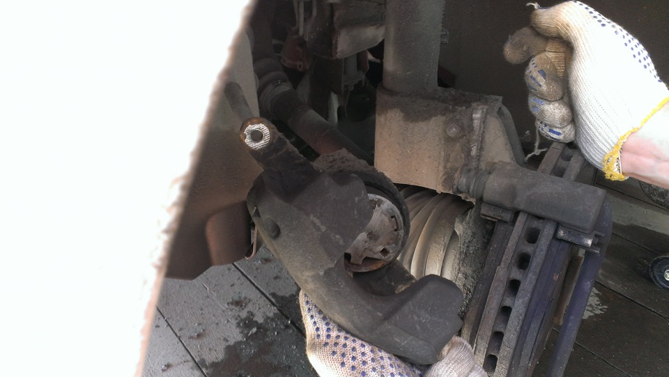 Нельзя так просто взять и поменять тормозные диски на Пежо ...