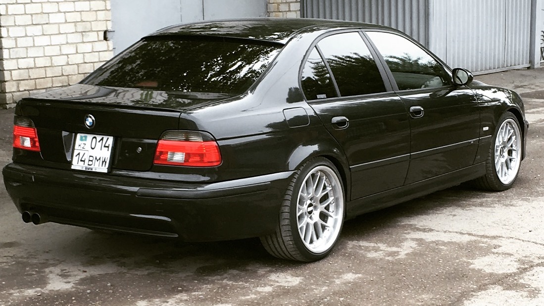 Бмв 525 бу. БМВ 525 е39. BMW 525 2000 Tuning. Диски на БМВ 525. БМВ 525 е39 4.4.