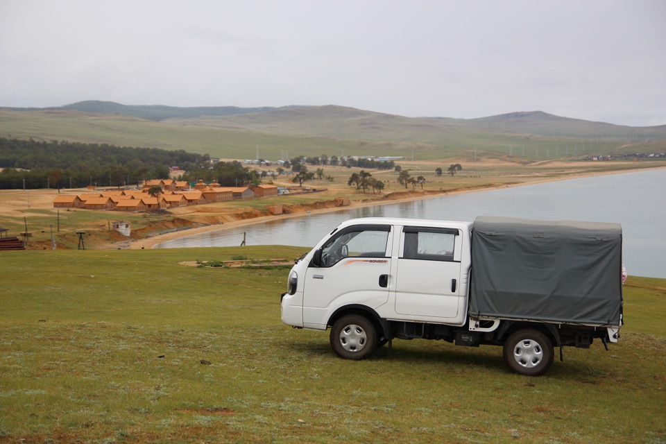 На заднем плане наша база отдыха. Действительно шикарная. — KIA Bongo (4G)