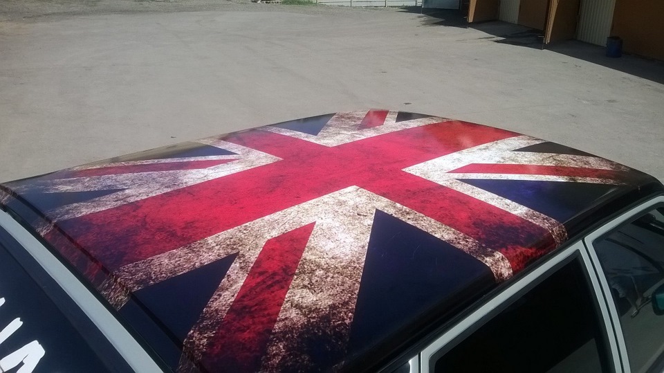 Наклейка на крышу. Рендж Ровер спорт с британским флагом на крыше. Рендж Ровер с британским флагом. Мини Купер с английским флагом на крыше. Флаг Великобритании на Рендж Ровере.