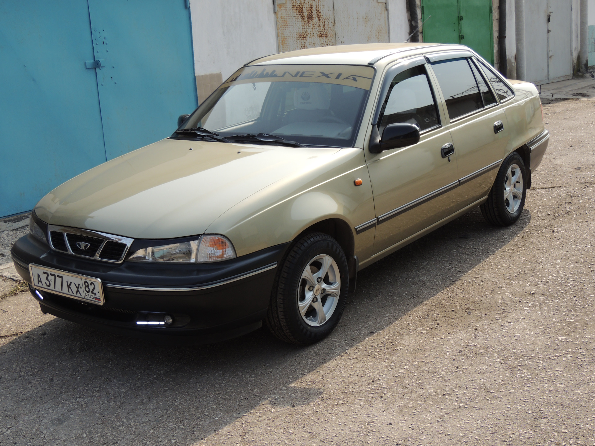 Daewoo Nexia n100 золотистая