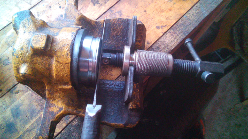 Замена цилиндриков и ремкомплекта переднего суппорта. — Volkswagen ...