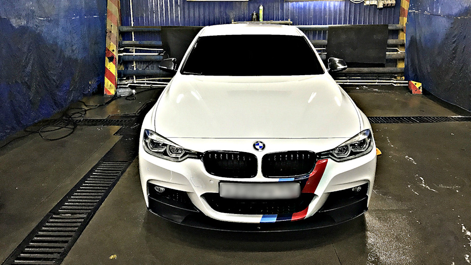 Бмв ф30 масло. БМВ 3 f30 m Performance. BMW m3 f30 m Performance. BMW f30 m пакет. BMW 3 f30 м пакет.