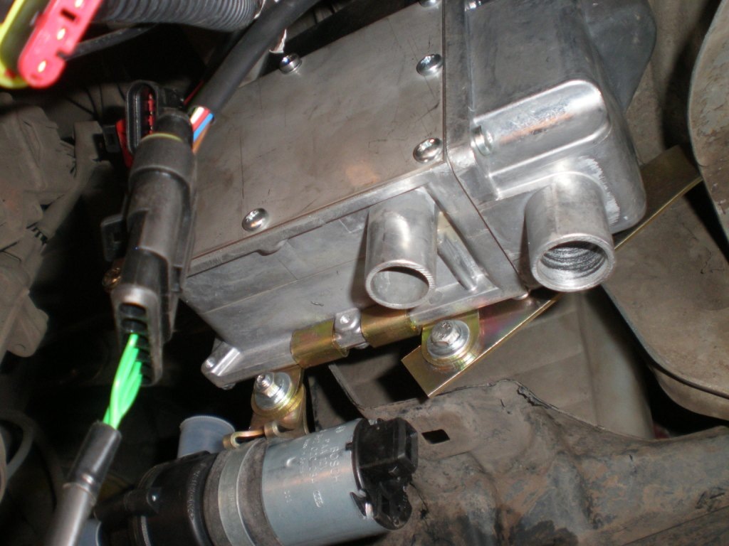 Бинар 5 компакт дизель. Установка автономного подогревателя. Установка автономного подогревателя. Проставка под автономный отопитель. Подогреватель двигателя бинар 5s дизель.