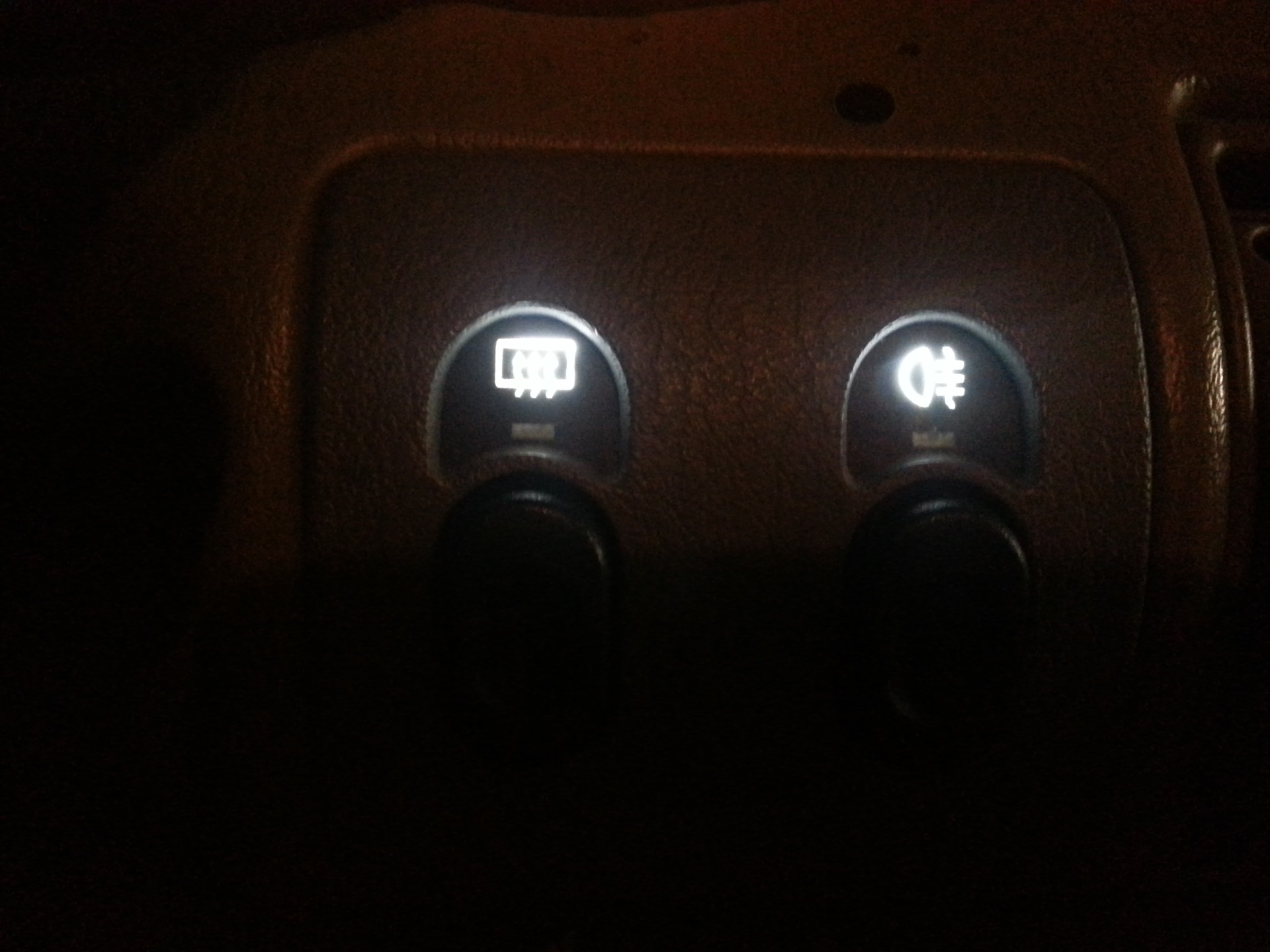 Крузак сотка кнопки подогрева. Кнопка подогрева заднего стекла гольф 4. Подсветка кнопки обогрева заднего стекла. Кнопка разбор. Меган 2 кнопка подогрева стекла.