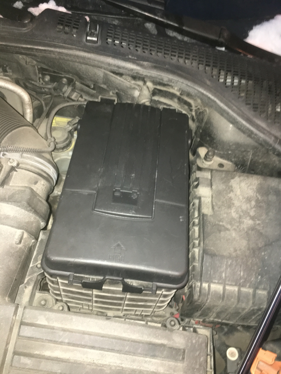 Крышка акб — Skoda Octavia A5 Mk2, 1,8 л, 2013 года | аксессуары | DRIVE2