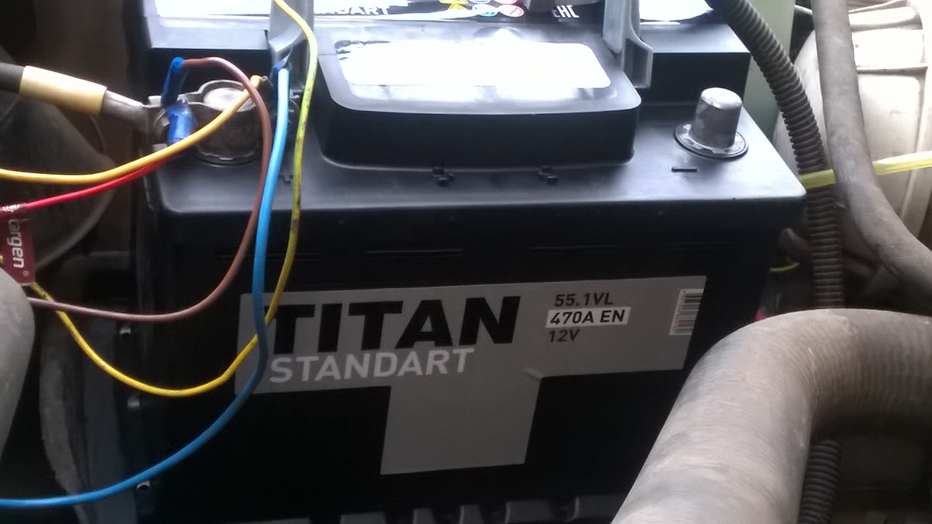 Крепление акб иж ода 2126. Акб иж ода. Клемма акб на оду иж. Иж 2126 аккумулятор. Крепления акб иж ода.