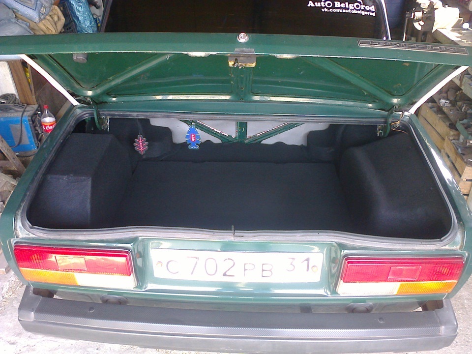 Багажник семерки. Открытый багажник ВАЗ 2107. Багажник ВАЗ 2105. Багажник ВАЗ 2107 изнутри. ВАЗ 2107 2006 багажник.