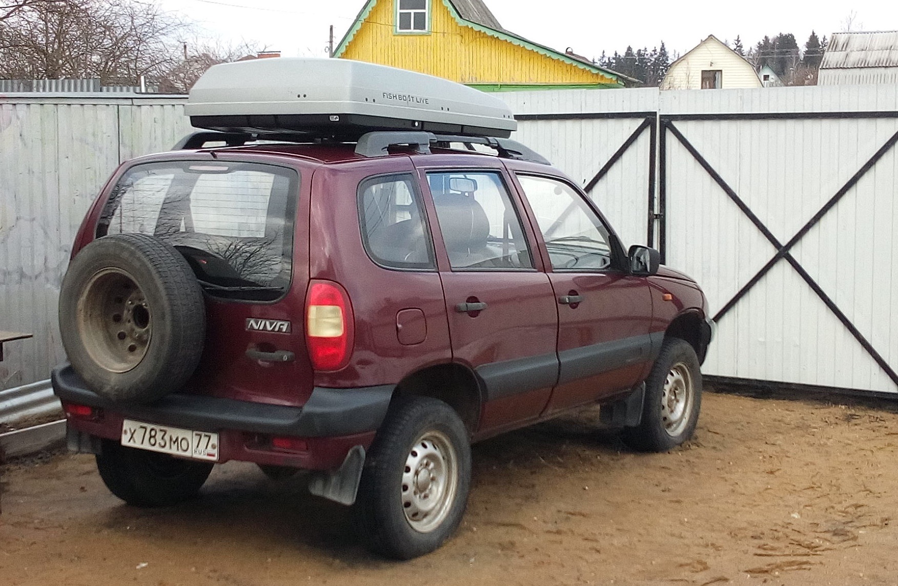 Крыша шевроле нива. Шевроле Нива, Chevrolet Niva 1.7 багажник. Нива Шевроле лодка в багажнике. Бокс на крышу Нива Шевроле. Багажник бокс на ниву Шевроле.