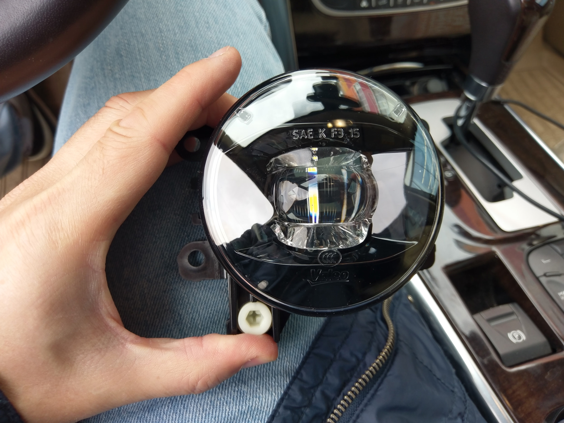 Koleos bi led. Люстра вместо фар на авто. Светодиодные лампы двухрежимные в птф. Led драйв 2. Лед лампы нексия.