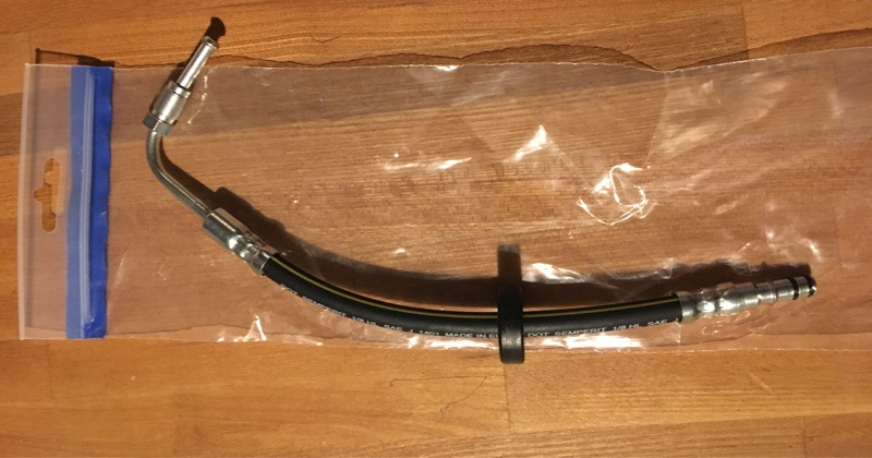 так выглядит трубка на сцепление — Alfa Romeo 156