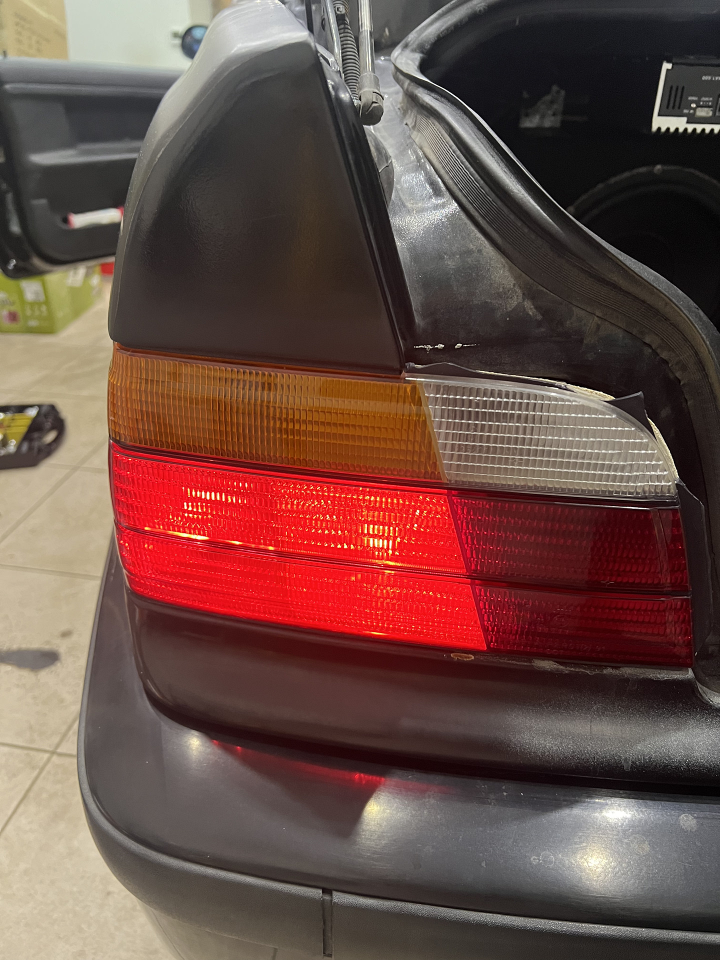 Задние габариты. Задние ПТФ — BMW 3 series Coupe (E36), 2,8 л, 1996 ...