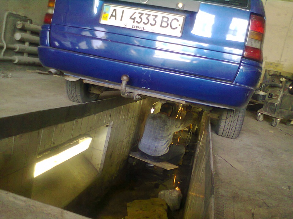 Прогорела гофра глушителя) — Opel Astra F, 1,6 л, 1999 года | своими ...