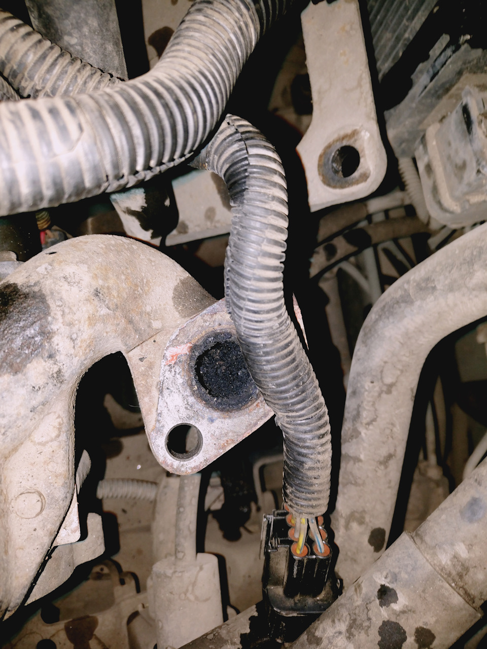 Систему ЕГР вычищали 50к назад около двух лет прошло, все забилось очень быстро — Mitsubishi Carisma