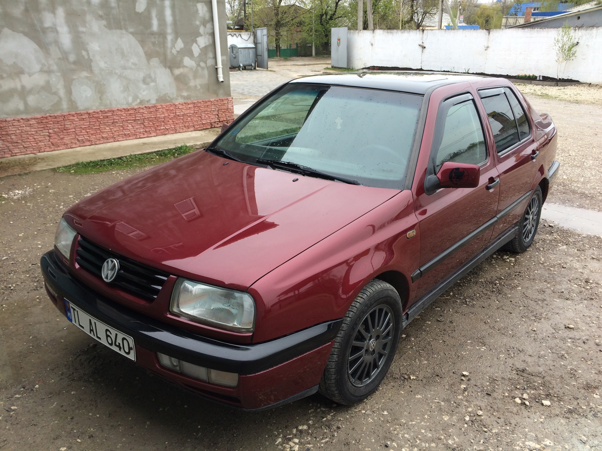 Volkswagen Vento красный