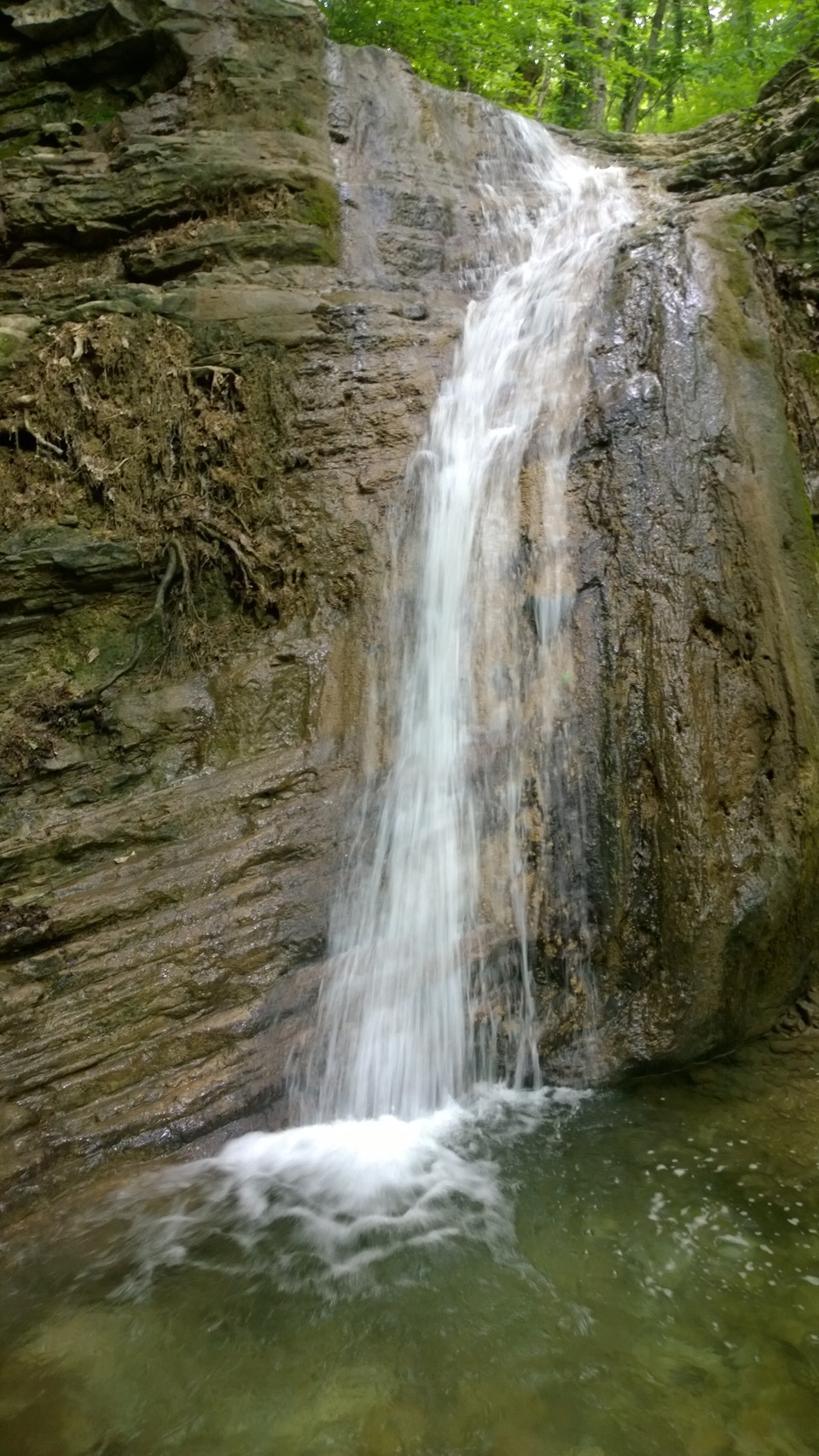 Водопад белые скалы в Новомихайловском