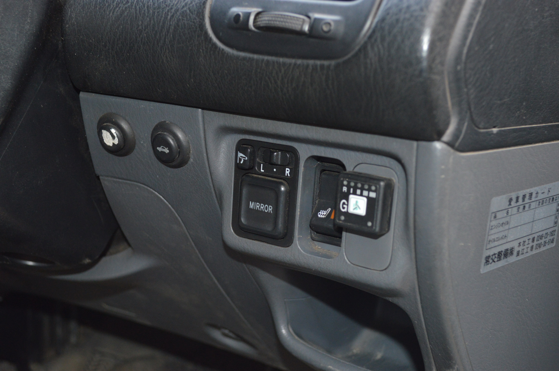 Кнопка пикает. Кнопка ГБО на Солярис. Кнопка ГБО 4 поколения в Форд фокус. Кнопка ГБО Мерседес.