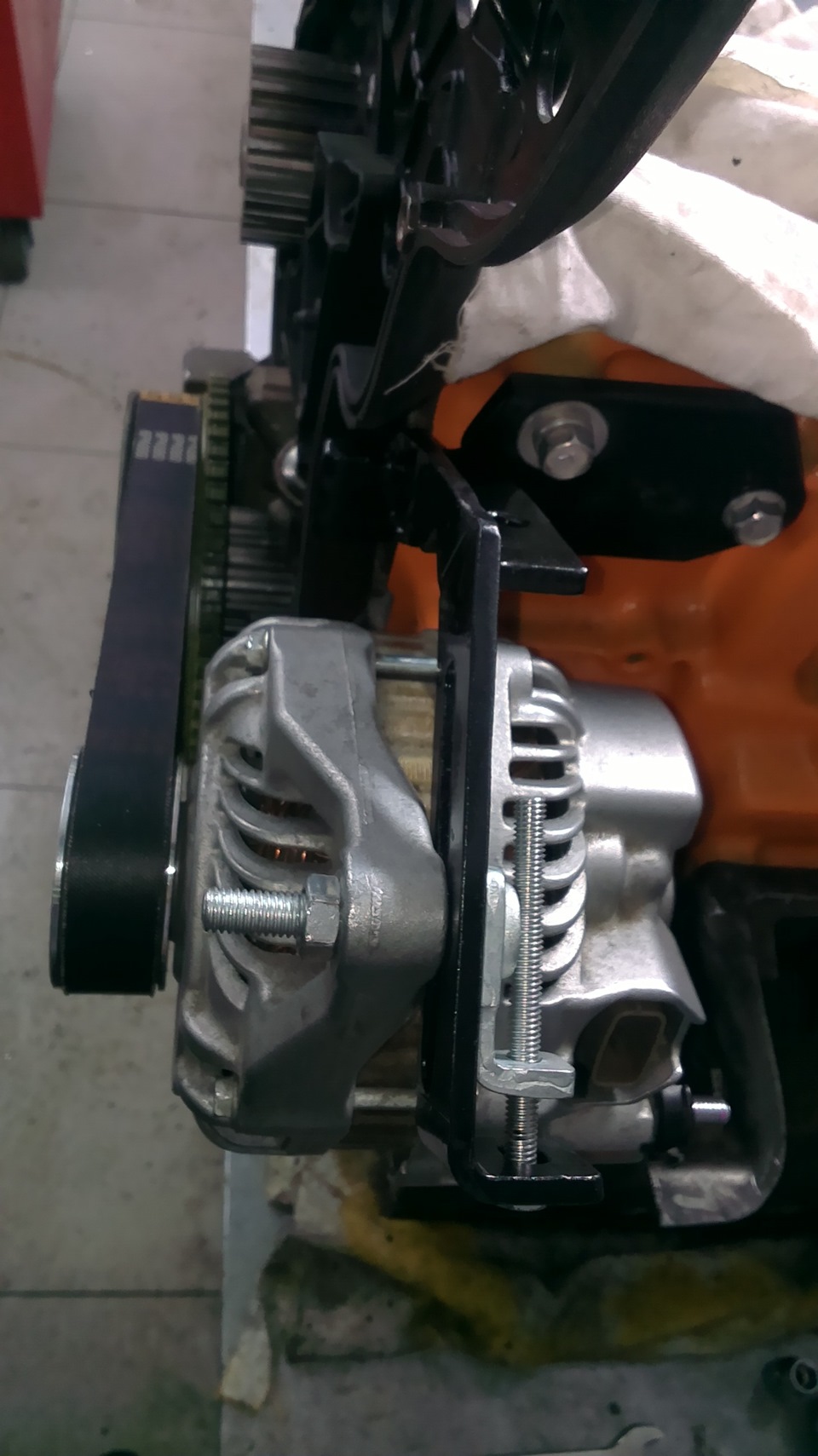 Установка генератора от а/м Mitsubishi ASX в ниву — Lada 4x4 3D, 1,6 л ...