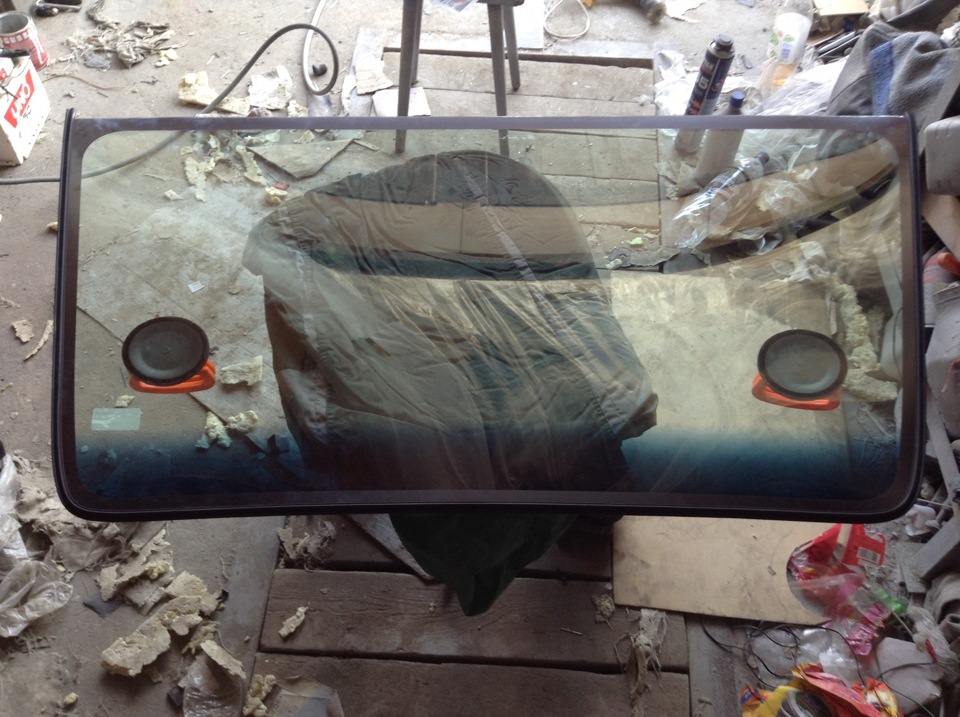 Вклейка лобового стекла. — Toyota Starlet (80), 1,3 л, 1993 года ...