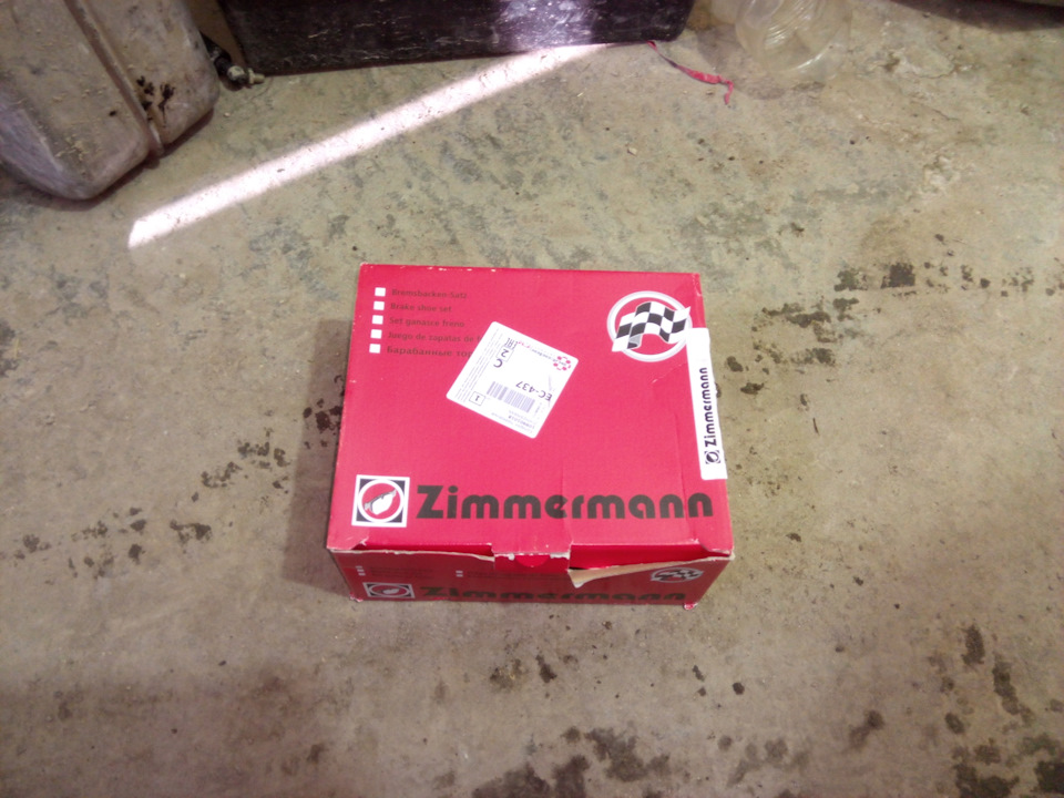 Замена колодок — Volkswagen Polo Sedan, 1,6 л, 2011 года | своими ...