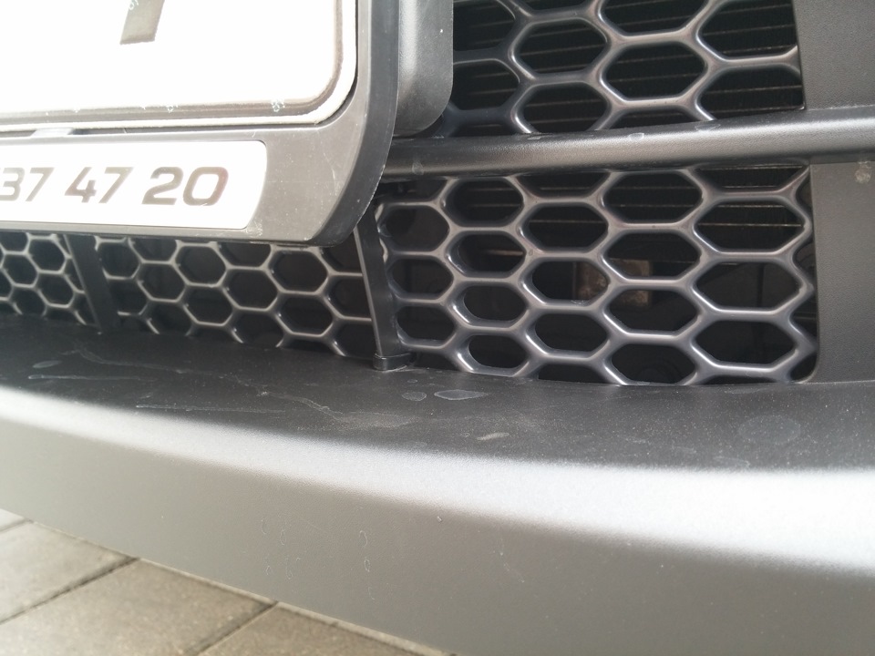 установка решетки бампера