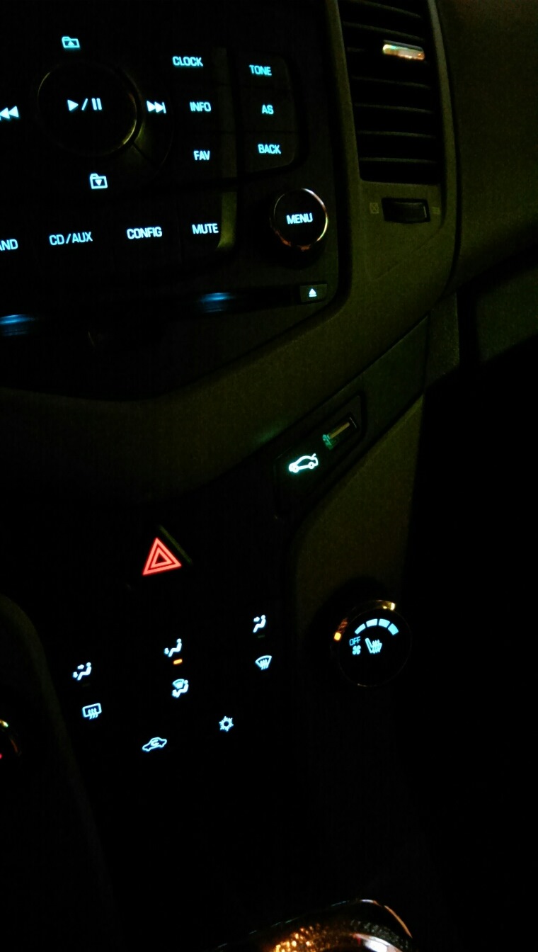 Кнопка открывания багажника в штатное место — Chevrolet Cruze (1G), 1,8 ...