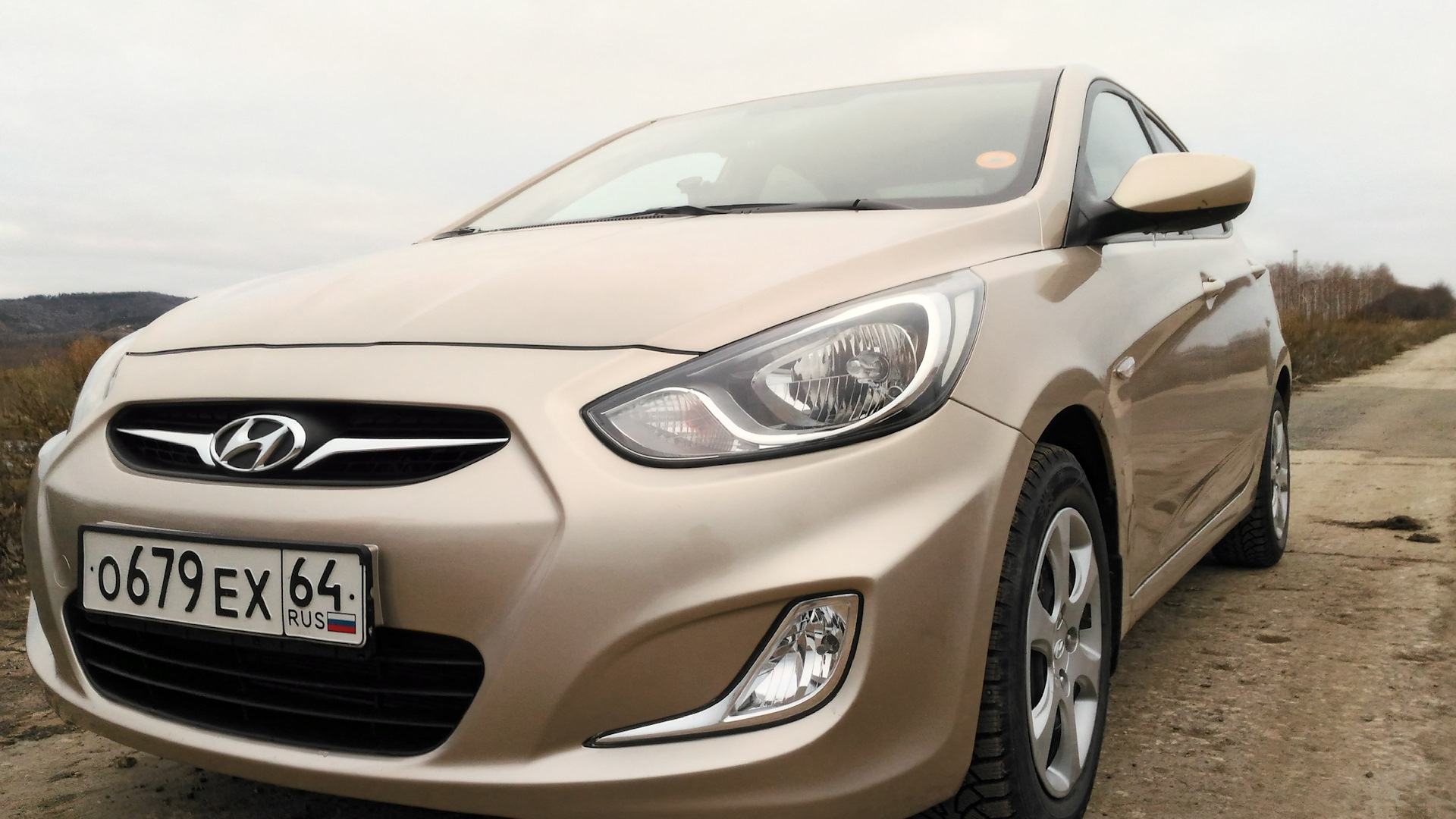 Hyundai Solaris бежевый металлик