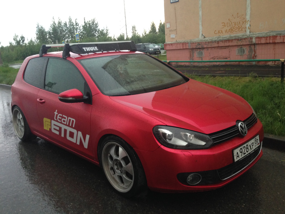 Установка оригинальных поперечных рейлингов и реплики фейринга Thule ...