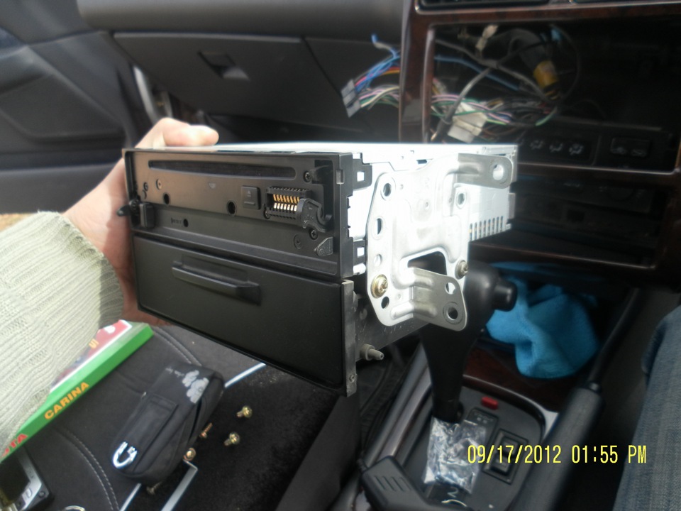 Как снять панель автомагнитолы филипс Замена старенькой SONY на PHILIPS CED-320/52 - Toyota Carina (7G), 1,8 л, 2000 г