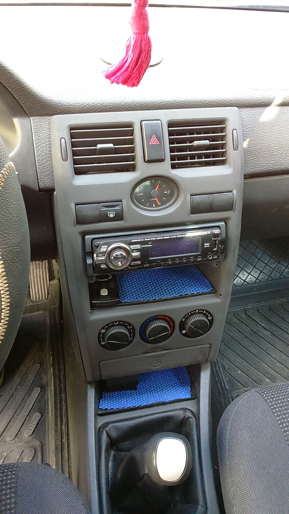 Установка акустической полки, колонок и покраска консоли — Lada Приора ...