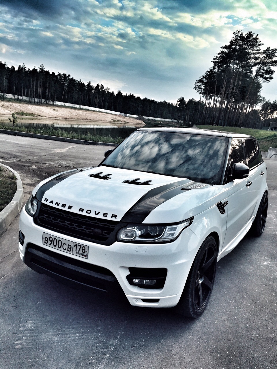 Range rover sport бензин. Рендж Ровер спорт 2. Рендж спорт СВР.