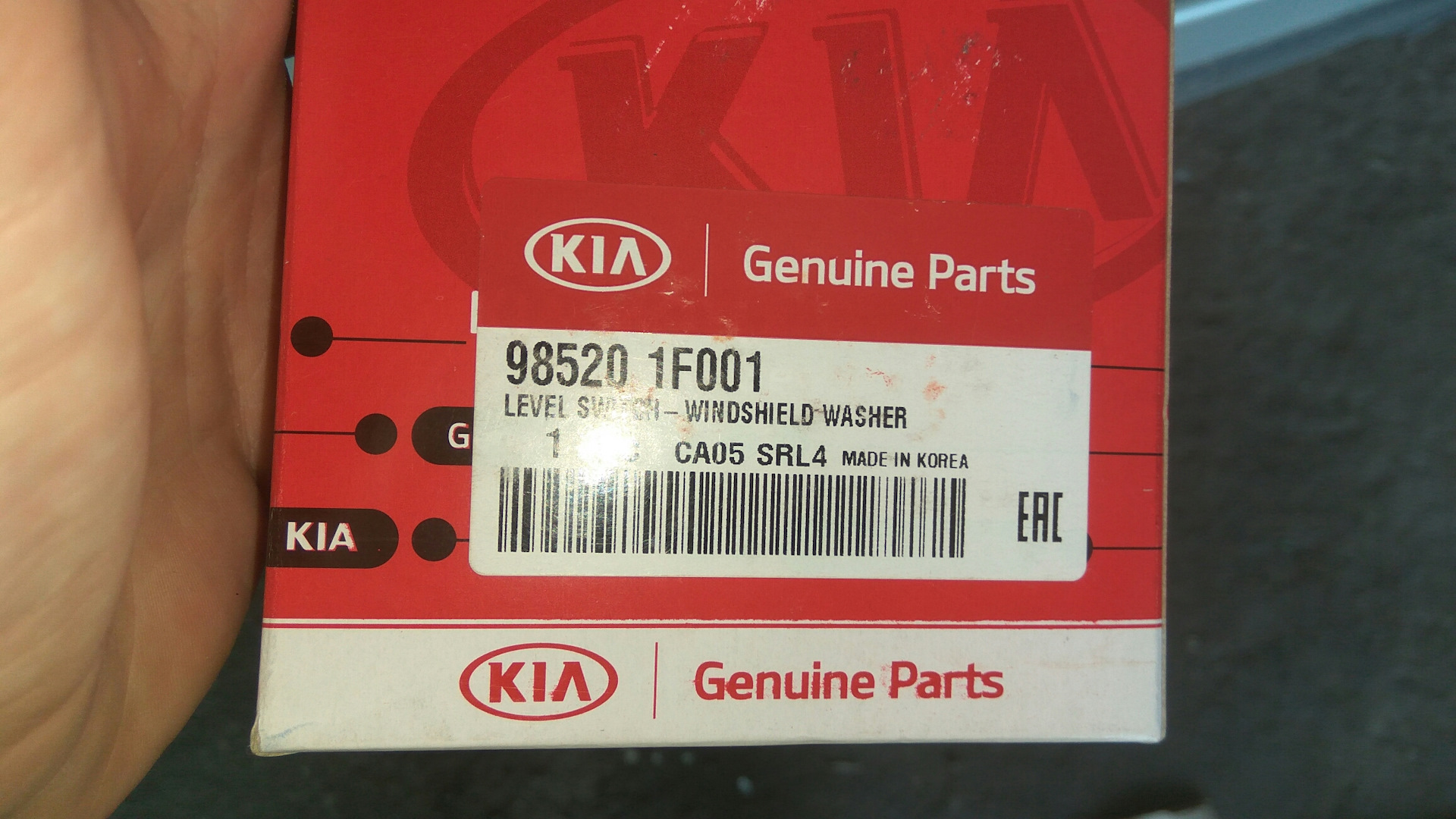 Киа сид замена датчиков. Kia Genuine Parts. Kia Genuine Parts 0k30e 18 10x. 985201f001 отличия 985201f000. 985201f001 аналоги и заменители.