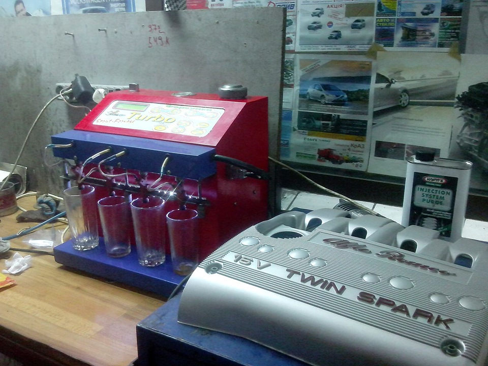 Замена свечей и продувка форсунок — Alfa Romeo 156, 2 л, 2002 года ...