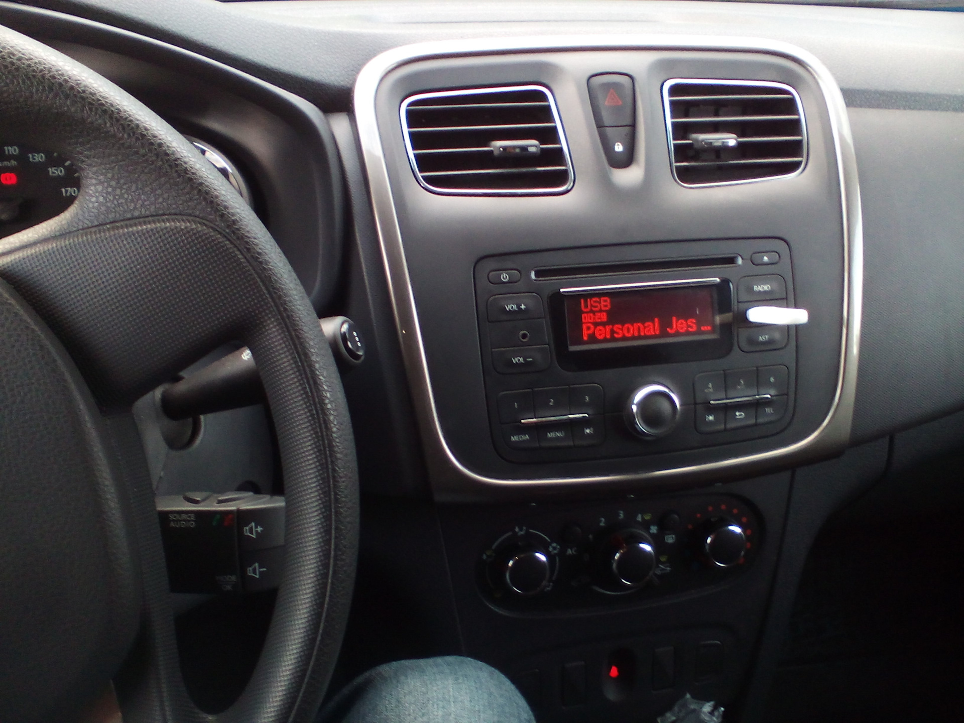 Установка штатной 2-дин магнитолы — Renault Logan (2G), 1,6 л, 2015 ...
