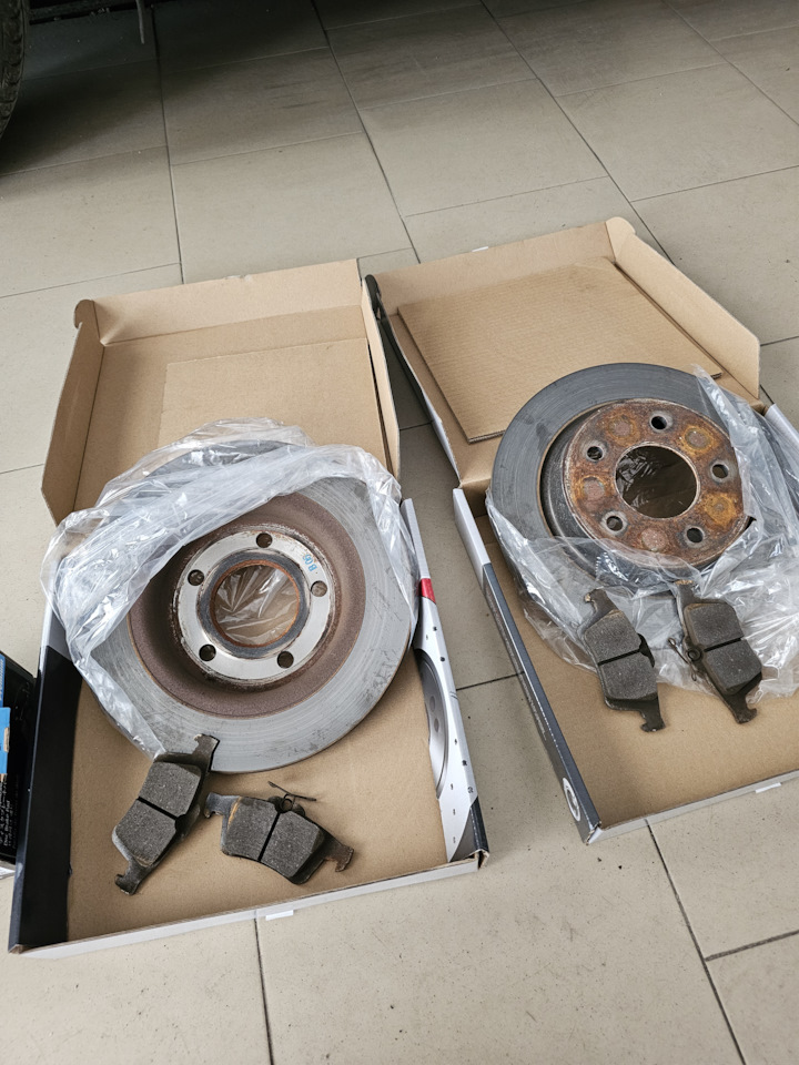 Задние тормозные диски Brembo на Mazda 3 (2G) BL. Б/у | 5 200 ₽ в ...