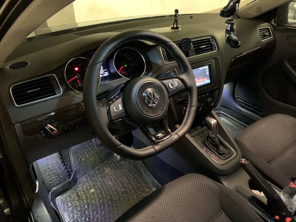 Руль RLine, Ambient подсветка — Volkswagen Jetta VI, 1,4 л, 2015 года